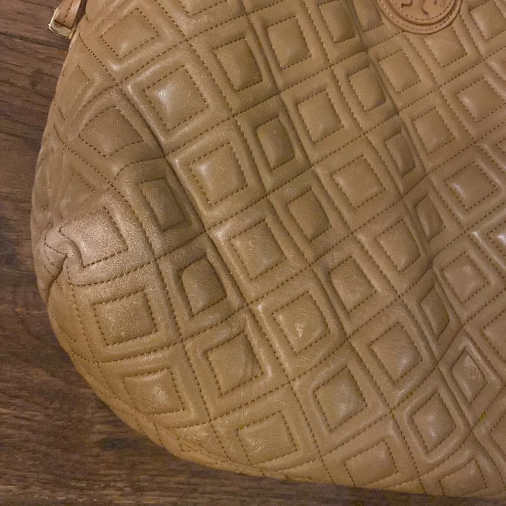 Tory Burch Tan Gold Quilted Shoulder Bag - Picture 2 of 11